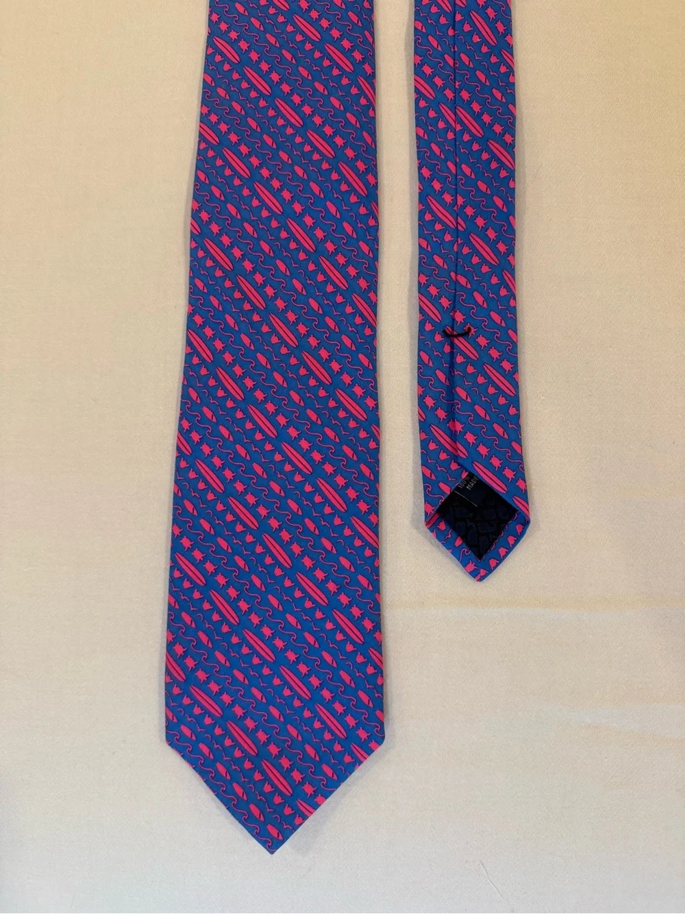 Vineyard Vines Men’s Blue & Pink Surf Patterned Silk Tie